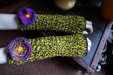 Crochet armwarmers with flower