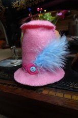 top hat pincushion KMPTH23